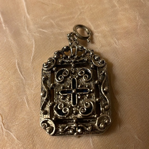 Chunky silver colored pendant w/blue marbled stone middle on 1 side & cross back - Picture 2 of 5